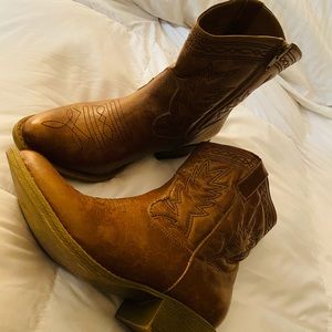 Coconut cowboy boots
